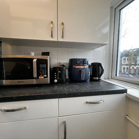 1-Bed Flat With Fast Wi-Fi In Prime Location 15Mins From Central Londra Esterno foto