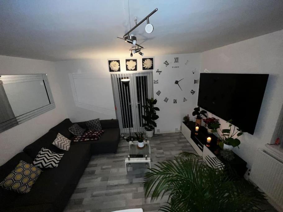 1-Bed Flat With Fast Wi-Fi In Prime Location 15Mins From Central Londra Esterno foto