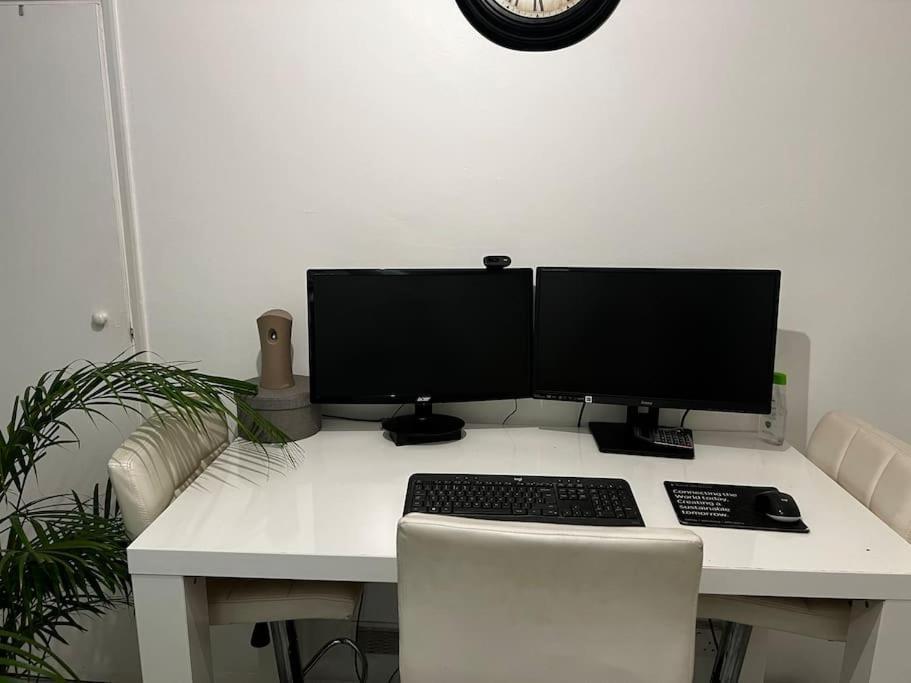 1-Bed Flat With Fast Wi-Fi In Prime Location 15Mins From Central Londra Esterno foto