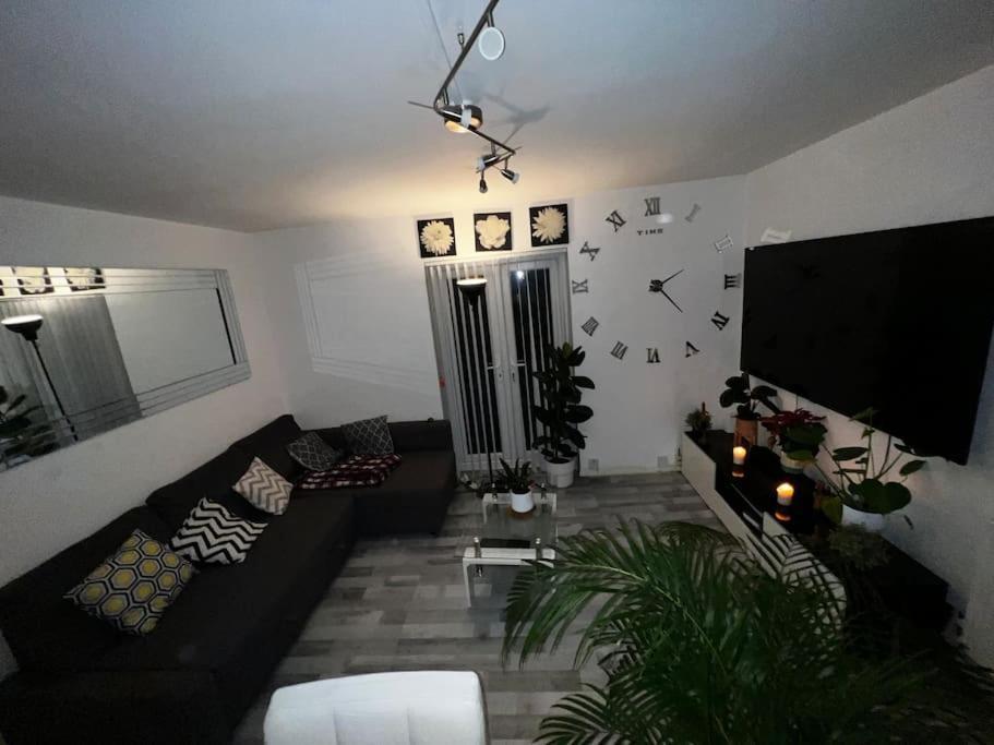 1-Bed Flat With Fast Wi-Fi In Prime Location 15Mins From Central Londra Esterno foto