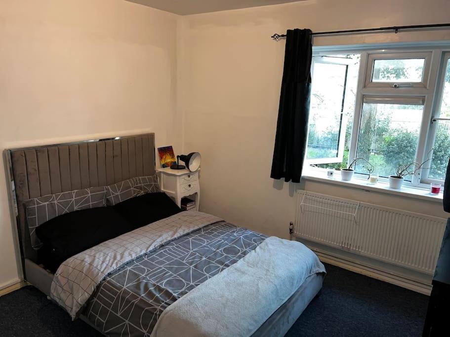 1-Bed Flat With Fast Wi-Fi In Prime Location 15Mins From Central Londra Esterno foto