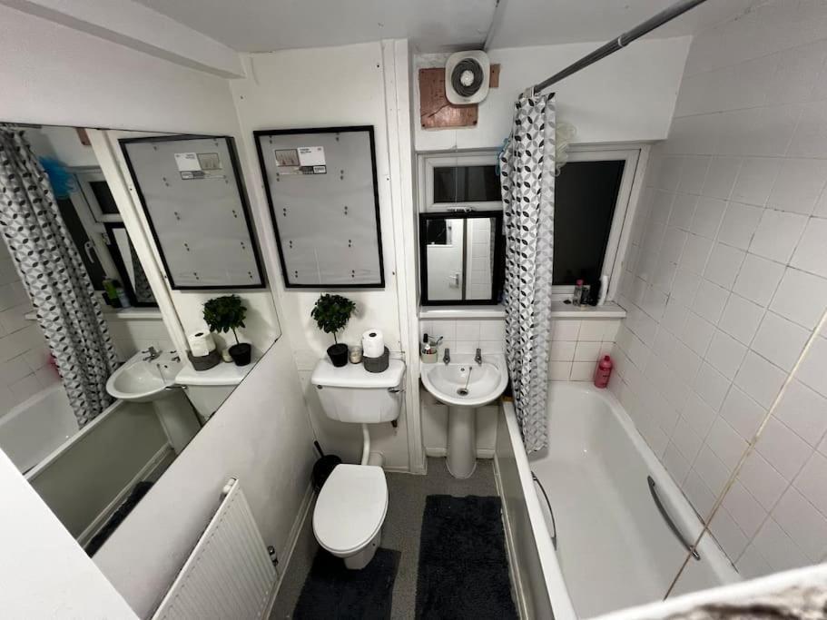 1-Bed Flat With Fast Wi-Fi In Prime Location 15Mins From Central Londra Esterno foto